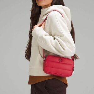 Lululemon Wunder Puff Crossbody Camera Bag 2L in Vintage Rose Crossbody Purse